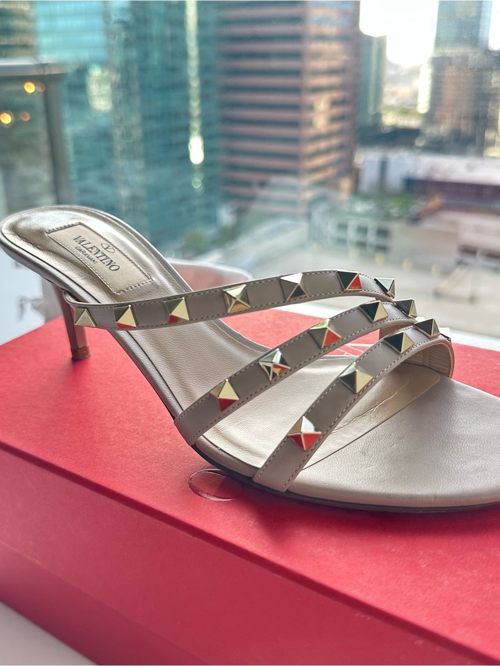 Valentino Women’s Shoes Size 38 Nude Mule Sandals with Gold Studs 2.5” heels . - Picture 8 of 16
